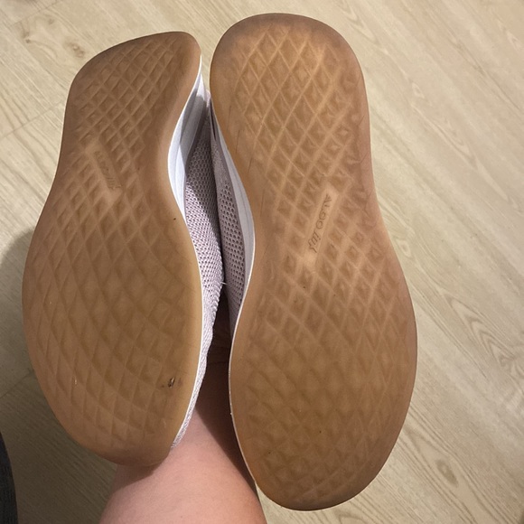 Aldo Running Shoes - Picture 2 of 4